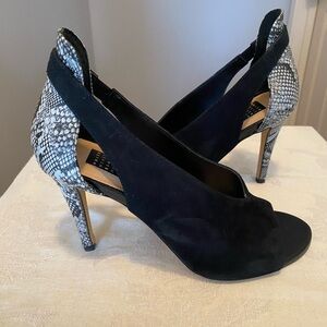 WHITE HOUSE BLACK MARKET Grace Suede
Snake Embossed Open Toe Pumps Sz7